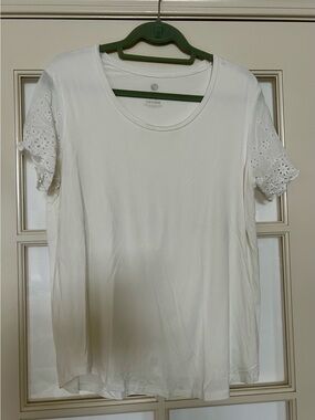 Kindred Bravely eyelet sleeve nursing top